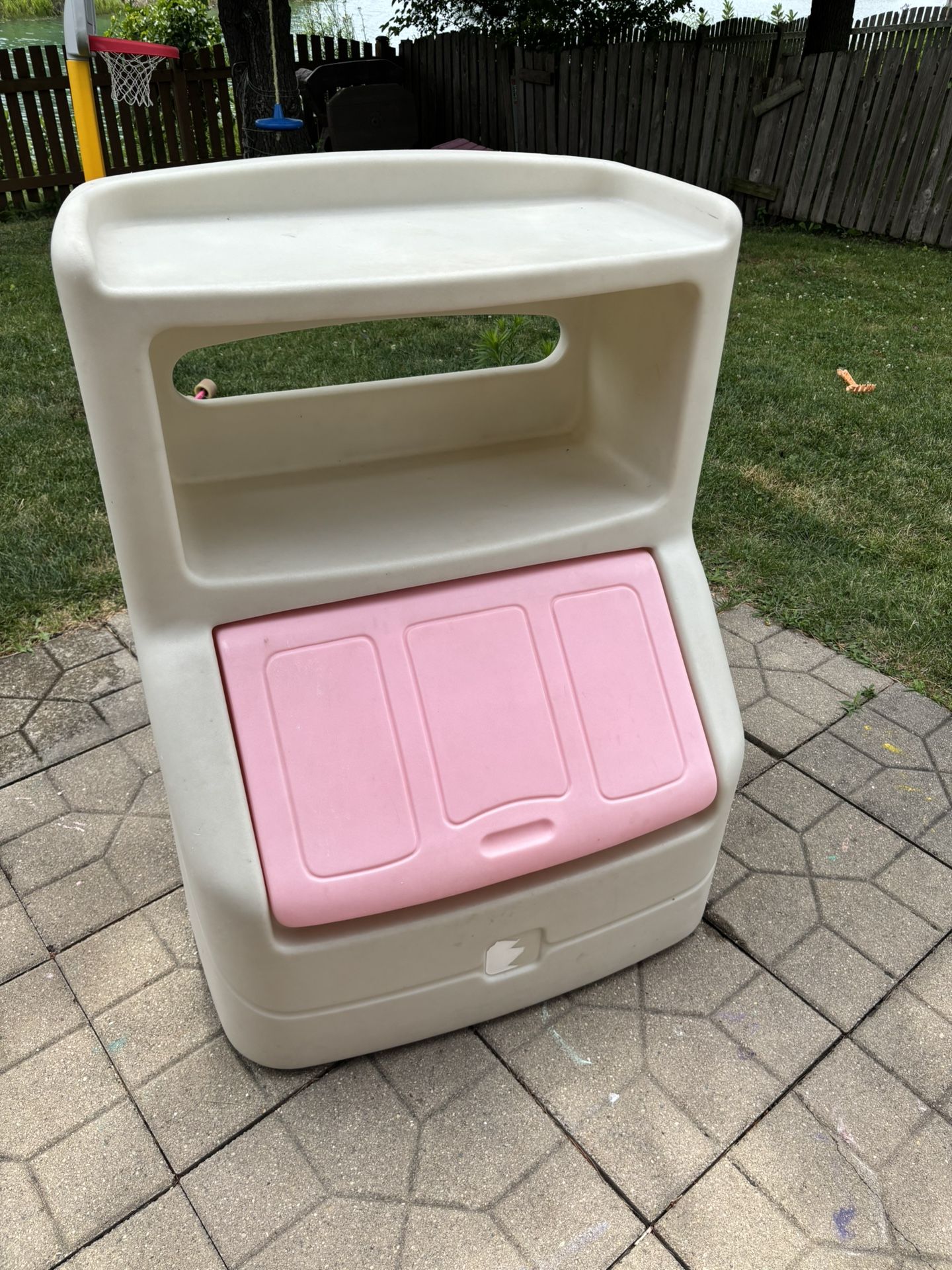 Step2 Lift and Hide Bookcase Toy Chest