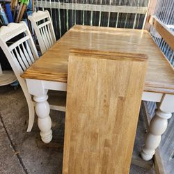 Comedor de madera, bien macisas