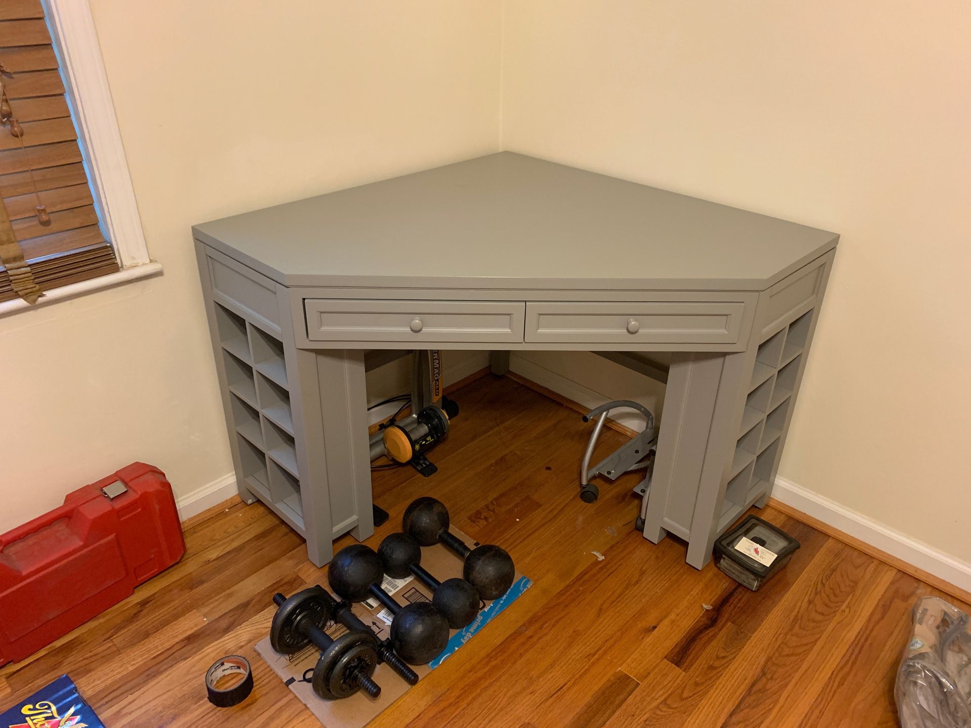 Corner Desk with Cubby Storage Legs