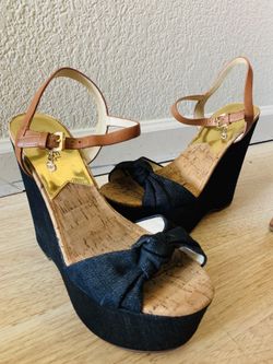 Like New Michael kors Wedge sandals size 9.5