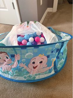 Coco melón ball pit