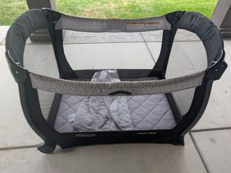 Free baby play yard/play pen