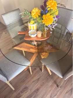 Table w/4 chairs