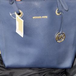 Mkors Bag  Navy Blue Color.  $120  Pick Up Only!