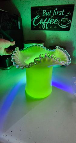 Vintage Fenton Art Glass Custard Color Silvercrest Uranium Top Hat Vase