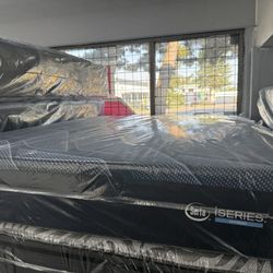 QUEEN SIZE SERTA ISERIES 1000 (MEDIUM) MATTRESS & BOX SPRING BED SET