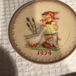 M J Hummel Plate
