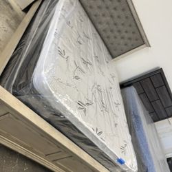 Queen Size Pillow Top Mattress 