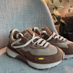 UGG Retrofi Low Top Sneaker