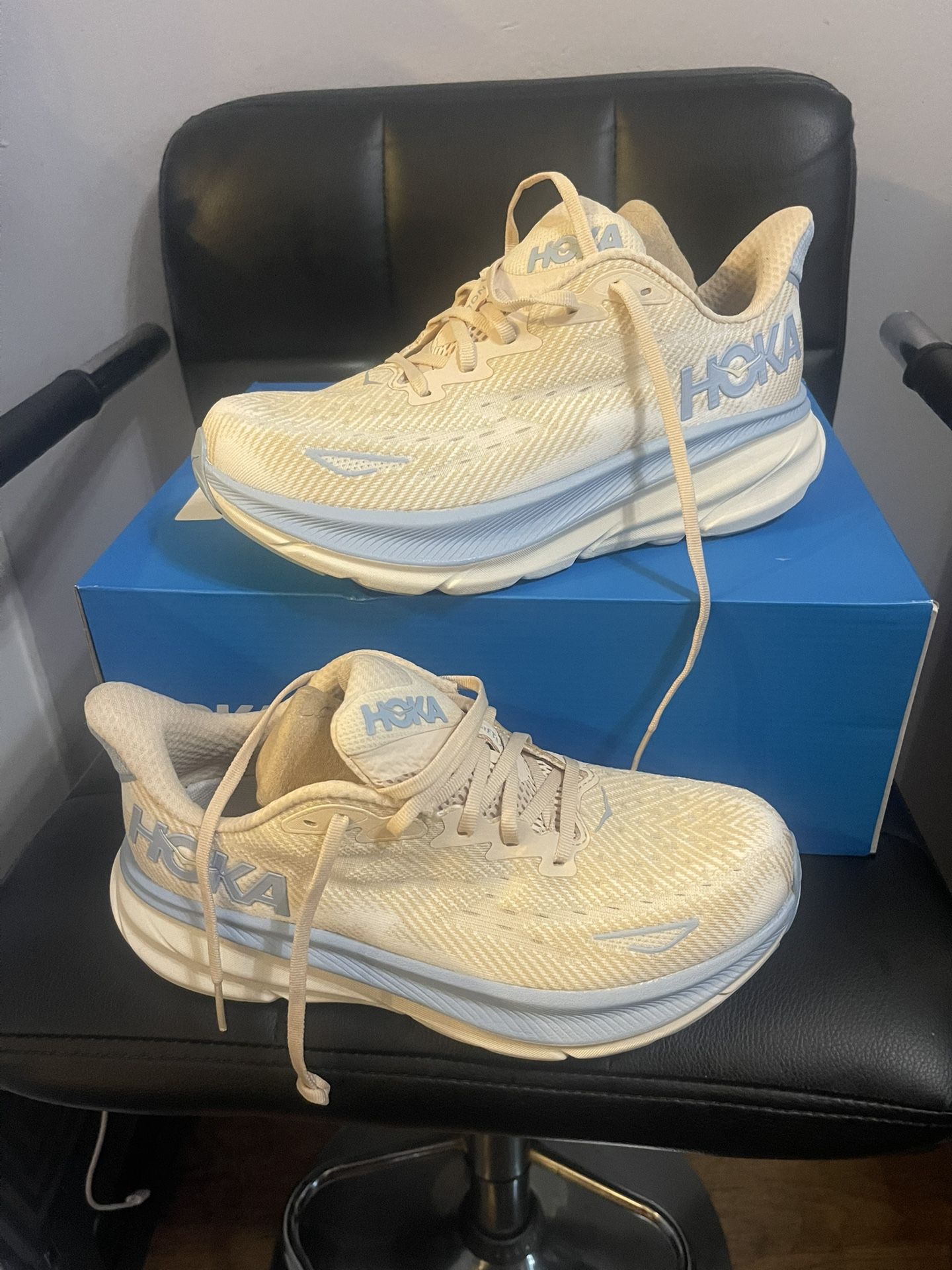 Hoka Clifton 9/ Size 8.5B Women’s $95