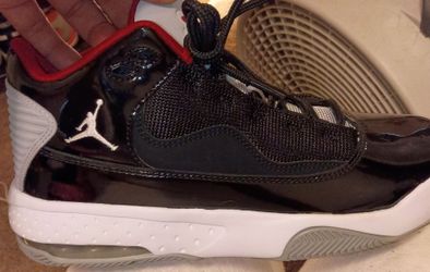 Jordan max aura 2