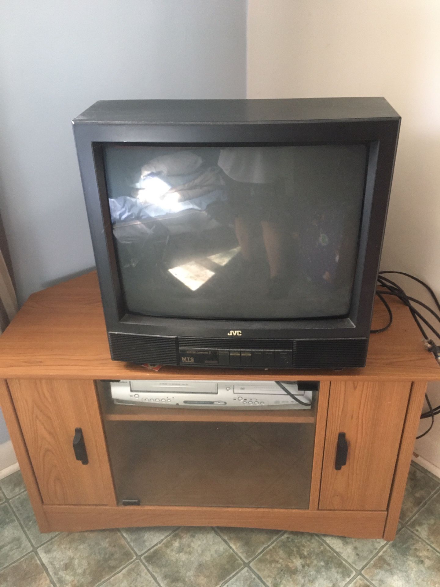 tv stand with tv and vcr