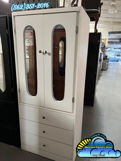 White tall closet wardrobe dresser ropero armoire Nuevo blanco
