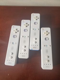 Nintendo wii 4 controllers for parts and repair NOT Working as shown no backs, covers or rubber