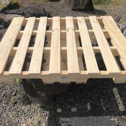 Pallet, New