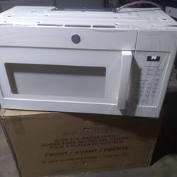 GE - 1.7 Cu. Ft. Over-the-Range Microwave with Sensor Cooking and Defrost - White
New 