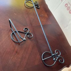 Set Of Black Iron Towel And Toilet Paper Holder 