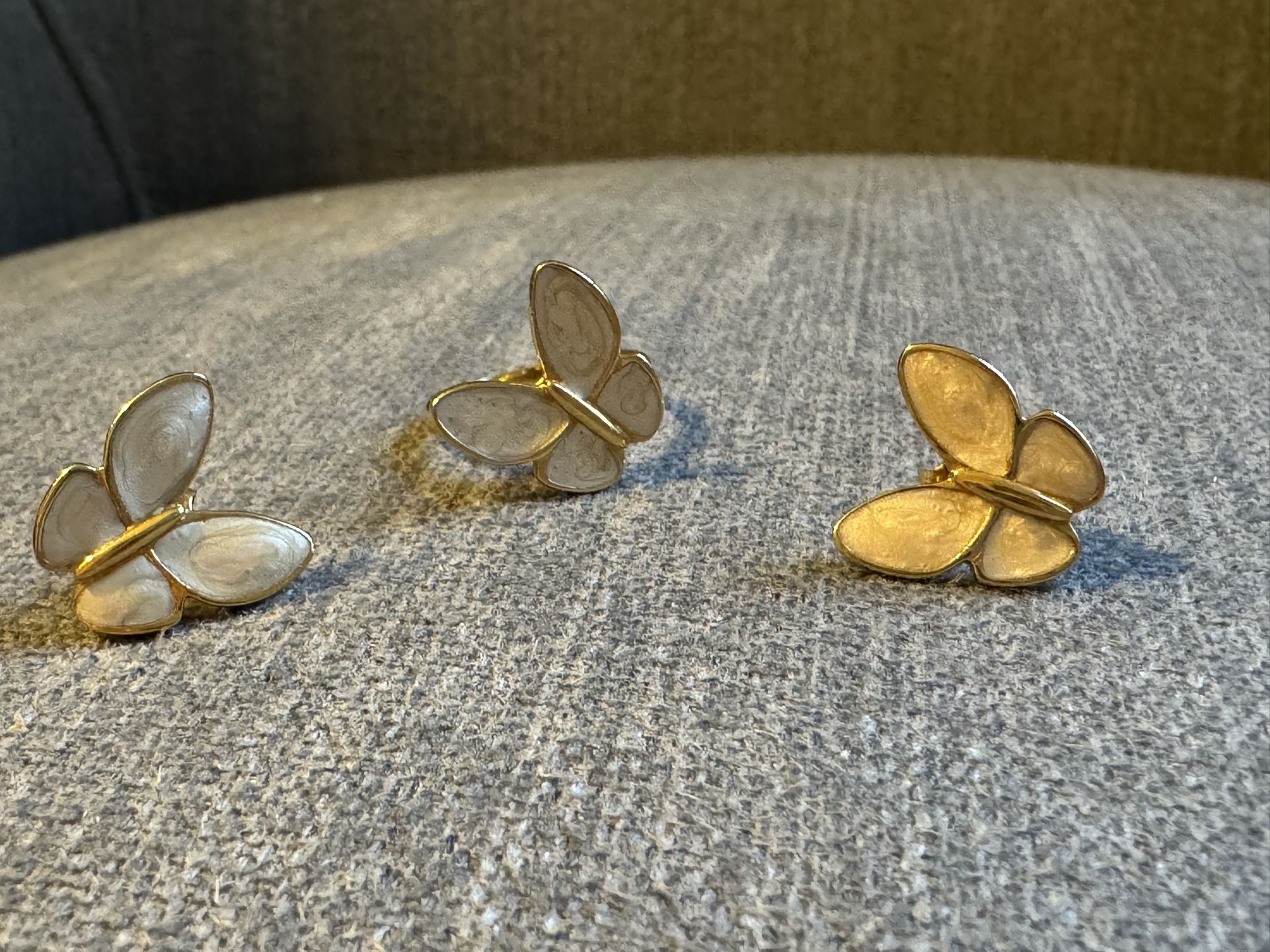 So Charming 18k Solid (No Plate, No Filled ) Yellow Gold Earrings, Butterfly 🦋 Shape With Mother Of Pearl .