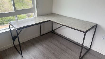 Bush furniture, computer desk