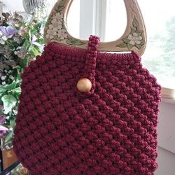 Beautiful Lux Woven Handbag W/ Wooden Handles