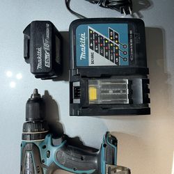 Makita 18v  Hammer Drill with  Charger and  18v  5 Amp Battery 