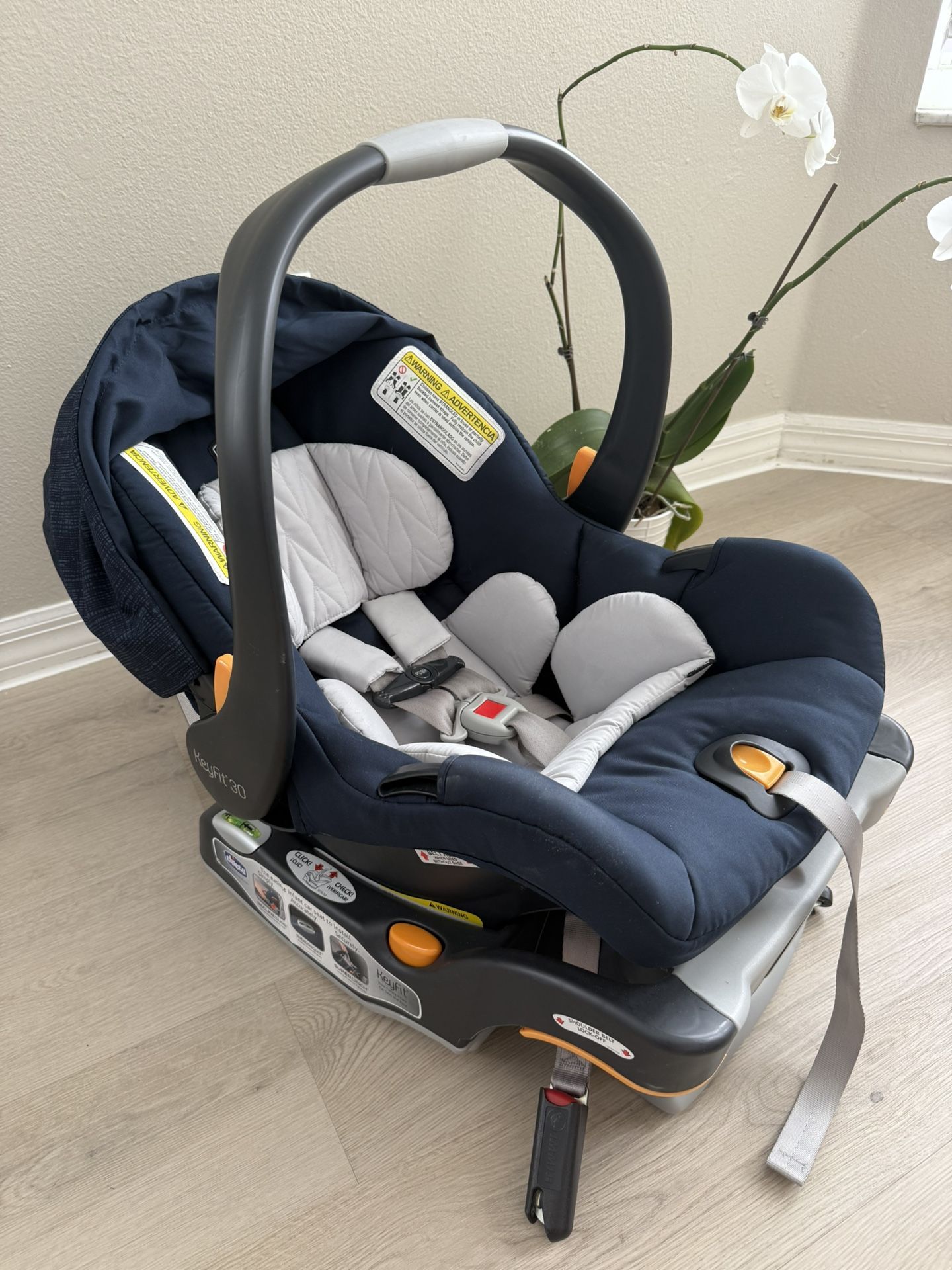 Baby Car Seat + Base Chicco Keyfit