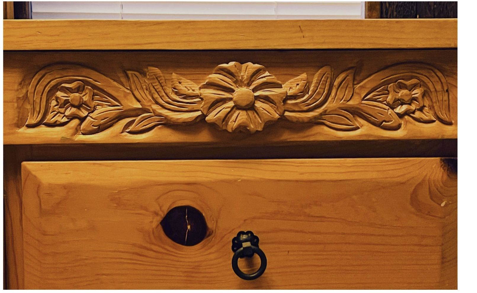 Beautiful 6 Pc Honey Oak Finished Pine Bedroom Set