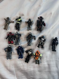Halo And Call Of Duty Figures 