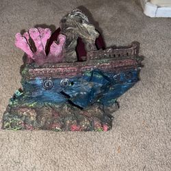 Shipwreck Fish Tank Aquarium Ornament Plus Plants