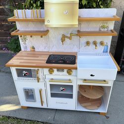 Play kitchen