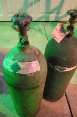 Carbon dioxide cylinder.