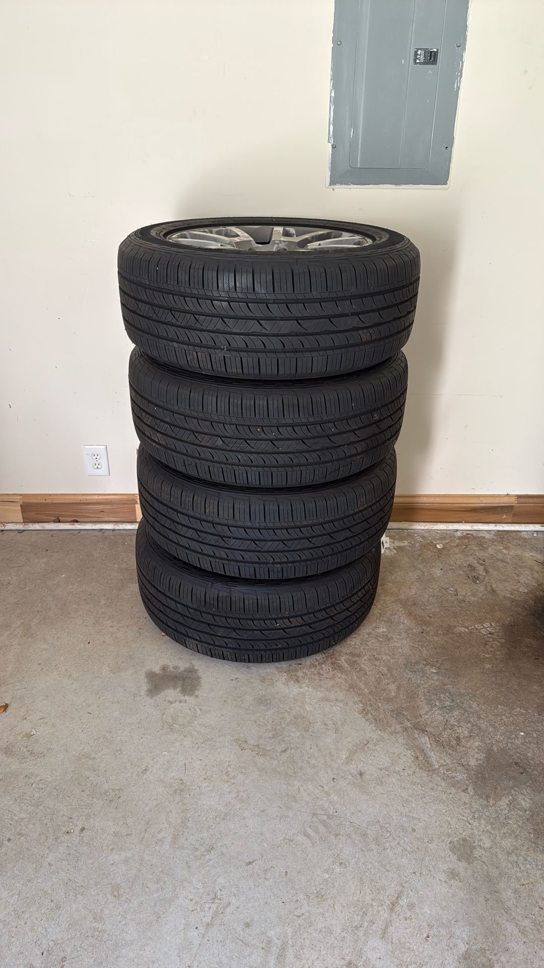 Tires Almost New 275/55r20