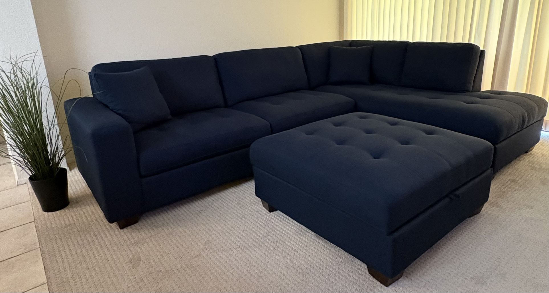 Thomasville Devyn Fabric Sectional Couch & Ottoman