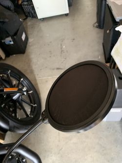 Pop filter for studio microphone