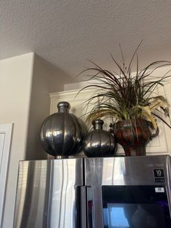 Set of 2 Decorative Metal Ball Vases