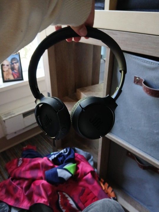 JBL HEADPHONES