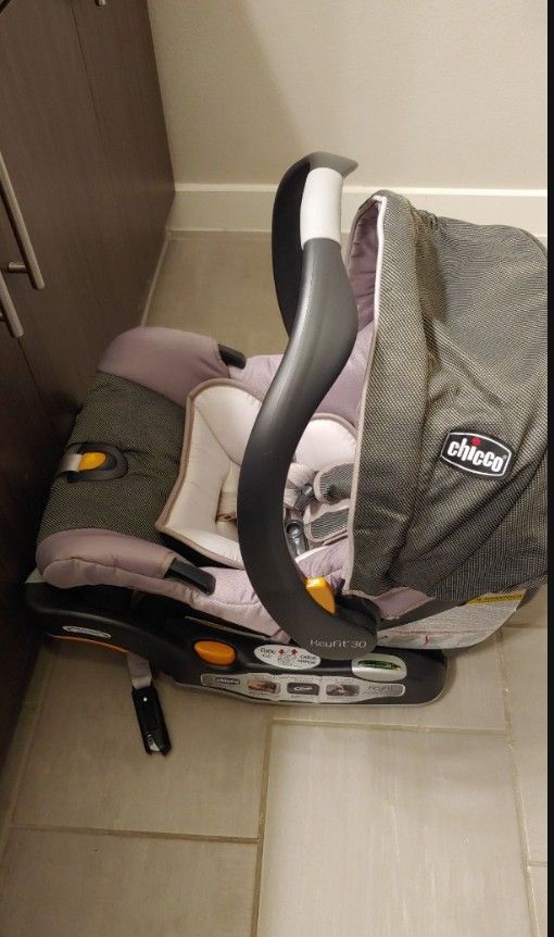 Chicco Keyfit Infant Car Seat and Base with Car Seat- Papyrus