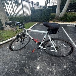 Genesis Saber 21 speed 700c road bike