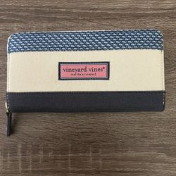 Martha’s Vineyard Vines Whales Large Zip Around Wallet 