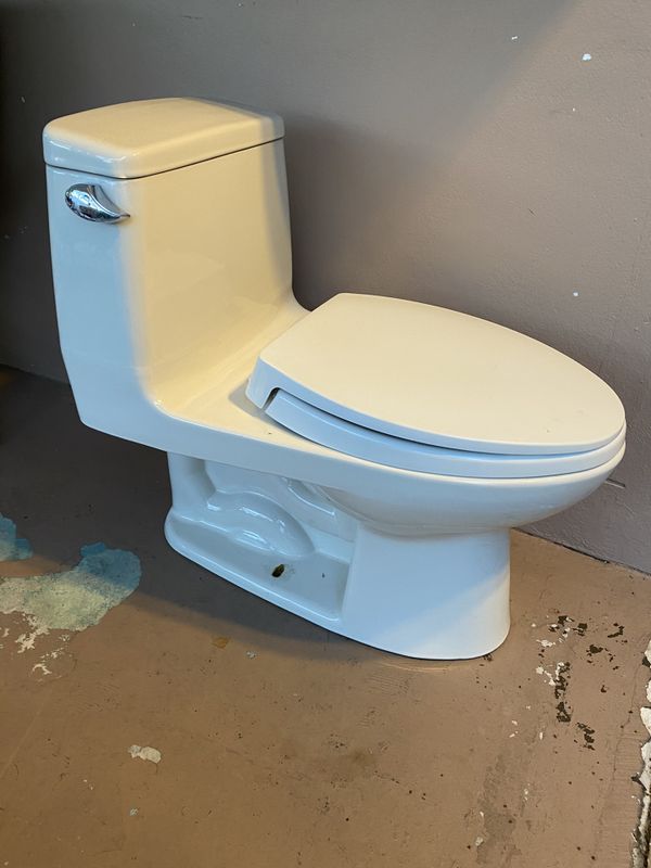 Toilet Toto $100 for Sale in Pembroke Pines, FL - OfferUp