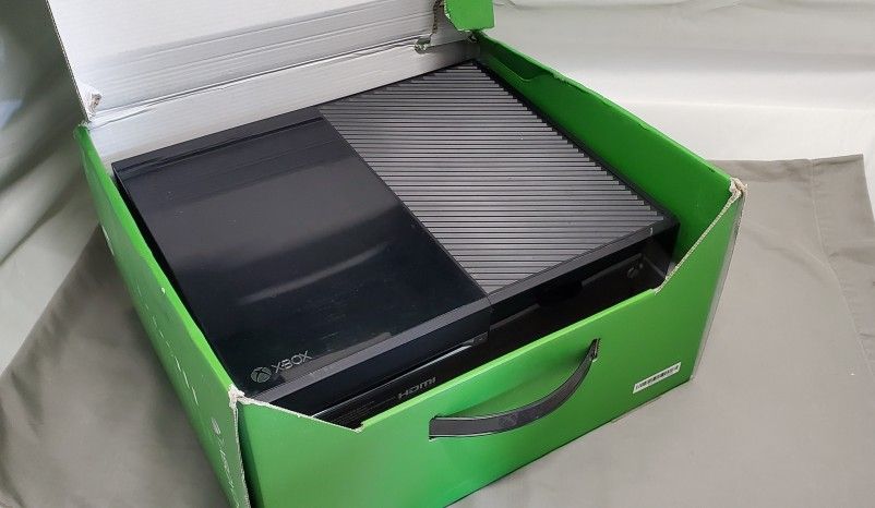 Xbox One Bundle **MINT CONDITION**