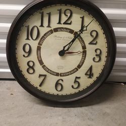 STERLING & NOBLE CLOCK COMPANY #9 QUARTZ WALL CLOCK 12" ROUND LARGE NUMBER FACE