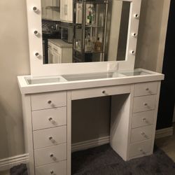 Vanity Desk With Mirror