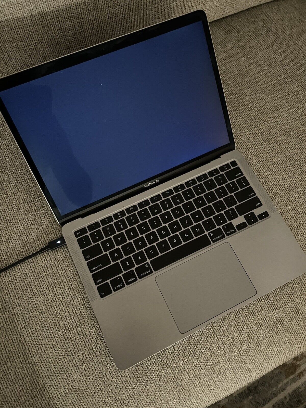 Apple Macbook Air 2020 13.3" 256SSD Intel i3 10Gen 8GB ram screen not working
