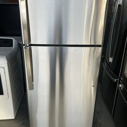 Brand New Stainless Refrigerator With Ice Maker 