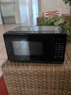 Black Countertop Microwave Oven