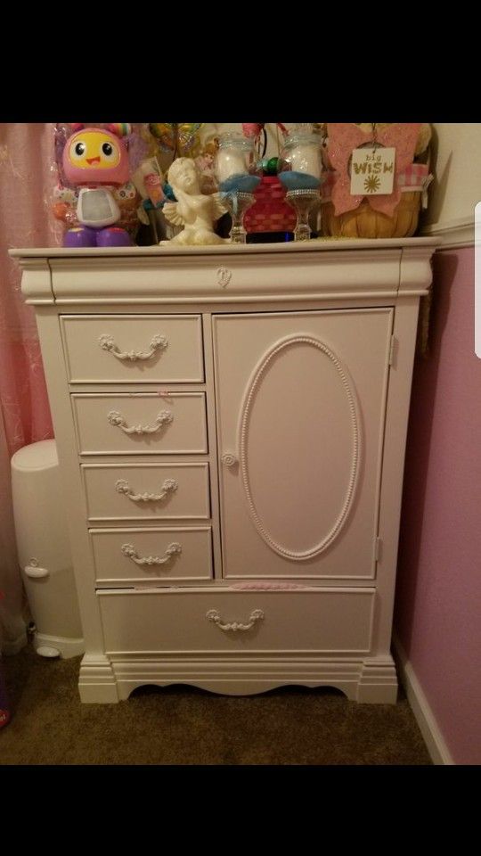 Baby armoire