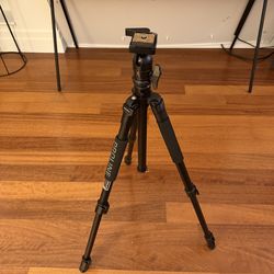 Dolica Tripod – Lightweight, Portable w/ Carry Case (Great Condition)