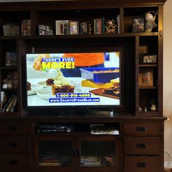 Entertainment center 