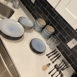 Dishes set